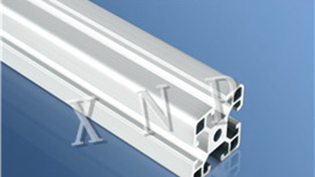 中國鋁加工材工業(yè)鋁型材產(chǎn)量與消費(fèi)量